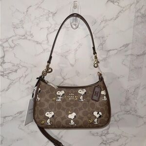 NWT Coach X Peanuts Teri Shoulder Bag In Signature Canvas With Snoopy Print